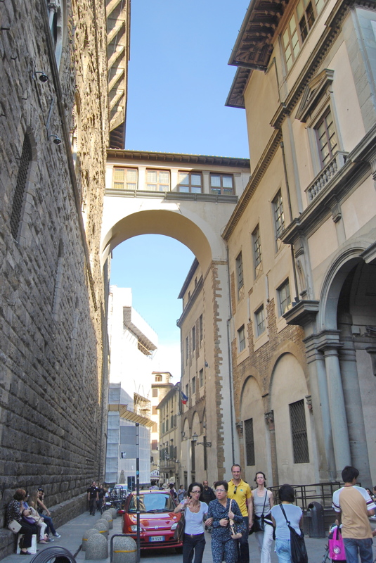 18 - The elevated Vasari Corridor bridging across Via della Ninna in Florence, Italy, connecting the Palazzo Vecchio to the Uffizi Gallery